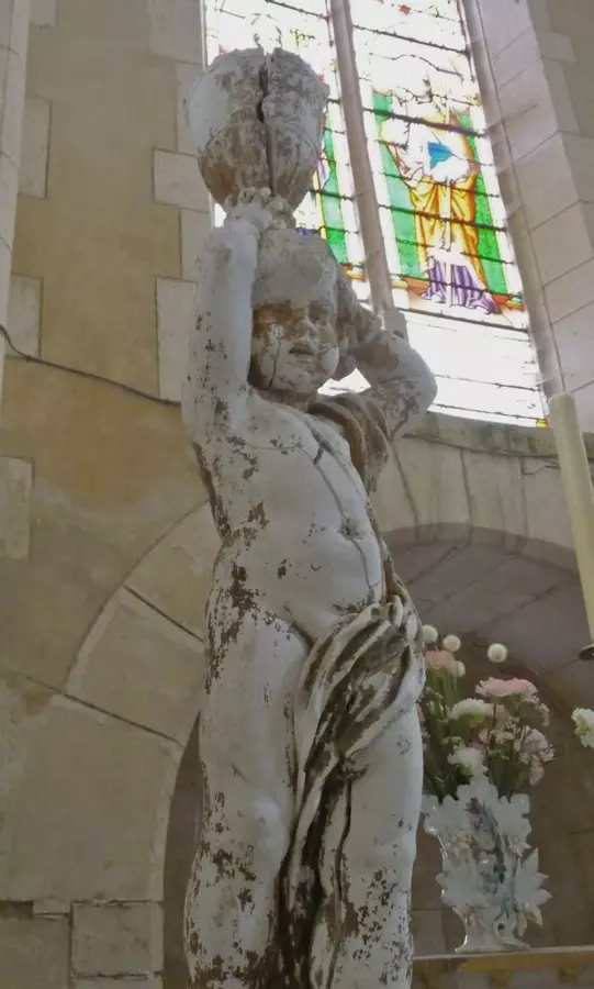 Statues angéliques de l'église d'Yrouerre