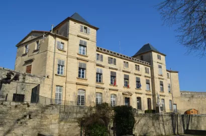 Changer les menuiseries de l'Hôtel de ville à Pignan