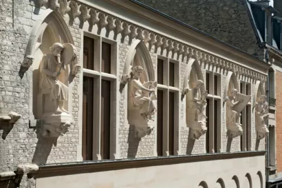 Créer des statues pour permettre aux publics handicapés d'y avoir accès à Reims