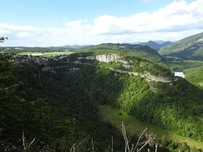 Préserver le site naturel de la reculée et de la grotte de Corveissiat
