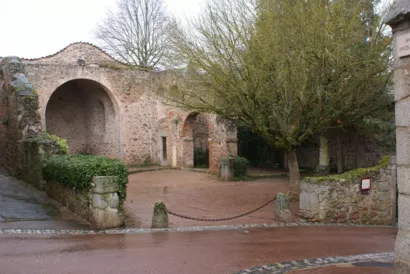 Réhabiliter l'espace d'accueil de la chapelle des Vicomtes de Mâcon à Crozet