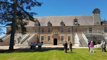 Réhabiliter les salles sous les escaliers monumentaux à Saint-Bonnet-de-Joux