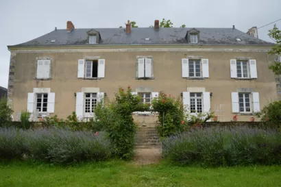 Réparer les dégâts de la mauvaise restauration du château de Soeurdes à Soeurdres