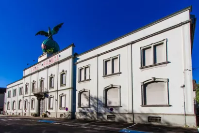 Restaurer l'aigle et son globe à Saint-Louis