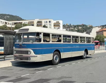 Restaurer l'autocar Chausson ASH 522A à Nice