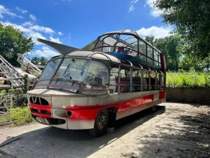 Restaurer l'autocar Cityrama à Bénouville