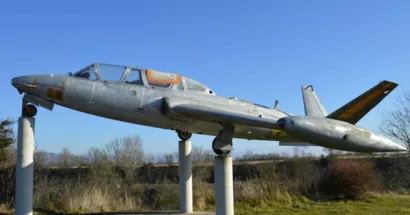 Restaurer l'avion Fouga Magister CM170 à Loudes