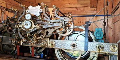 Restaurer l'horloge de l'église de Morbier