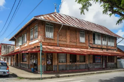Restaurer la maison Relais Barcarel à Saint-Laurent-du-Maroni