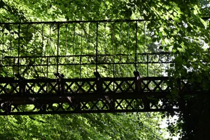 Restaurer la passerelle Eiffel du domaine de Kermezen à La Roche-Jaudy