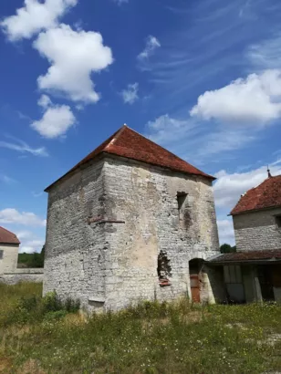 Restaurer la tour de l'ancienne maison seigneuriale de Clairvaux