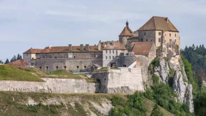 Restaurer le château de Joux à La Cluse-et-Mijoux