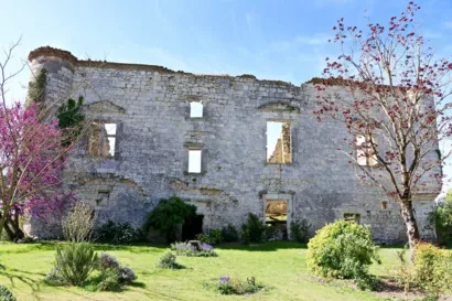 Restaurer le château des Fours à Cumont