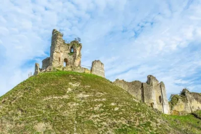 Restaurer le château médiéval à Châteauneuf-sur-Epte