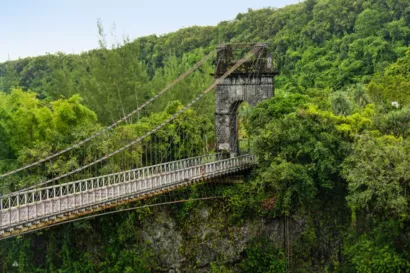 Restaurer le pont suspendu de la rivière de l'Est à Sainte-Rose