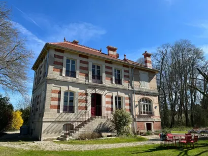 Restaurer les dépendances de la villa 1892 à Vanvey