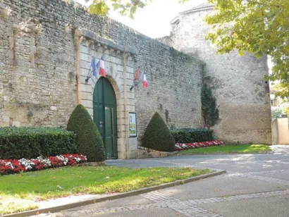 Restaurer les murs d'enceinte du château à Gannat