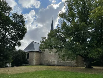 Restaurer les peintures murales de la chapelle Sainte-Cécile à Flée