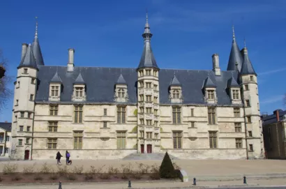Restaurer les portes du Palais Ducal à Nevers