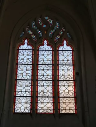 Restaurer les vitraux de l'église Notre Dame de Grâce à Hestrus