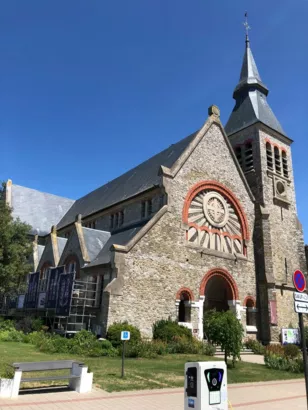 Restaurer les vitraux de l'église Sainte-Jeanne d'Arc au Touquet