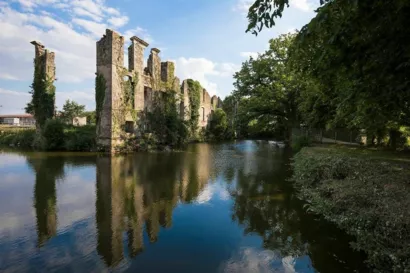Valoriser les ruines du château de l'Étenduère aux Herbiers